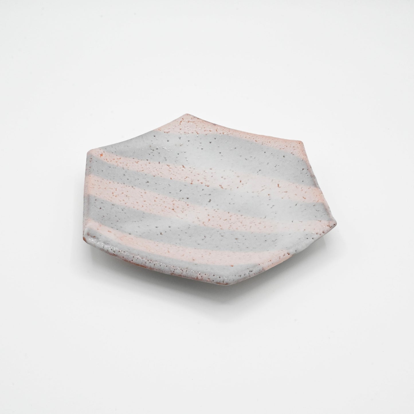 練込志野六角皿(足付き)